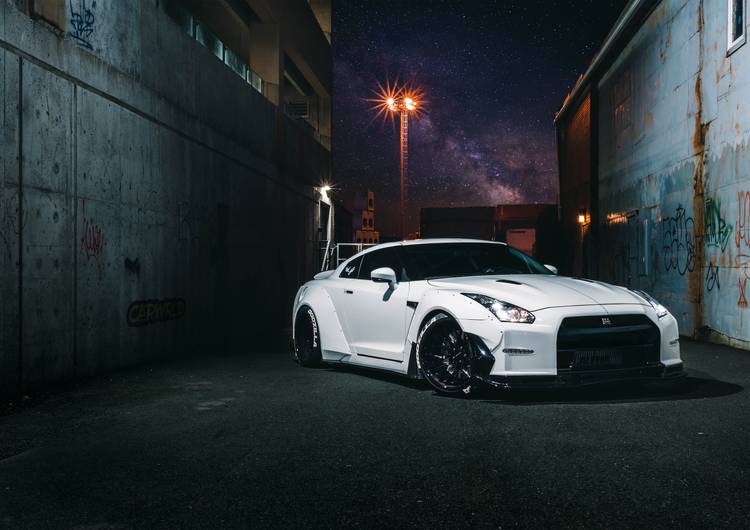 Nissan GT-R R35 preview