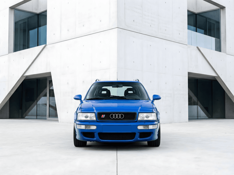 Audi RS2 Avant: Minimalist Nogaro Blue Study